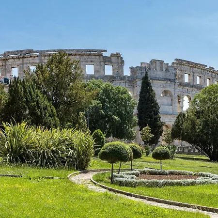 Sonja By Interhome 풀라